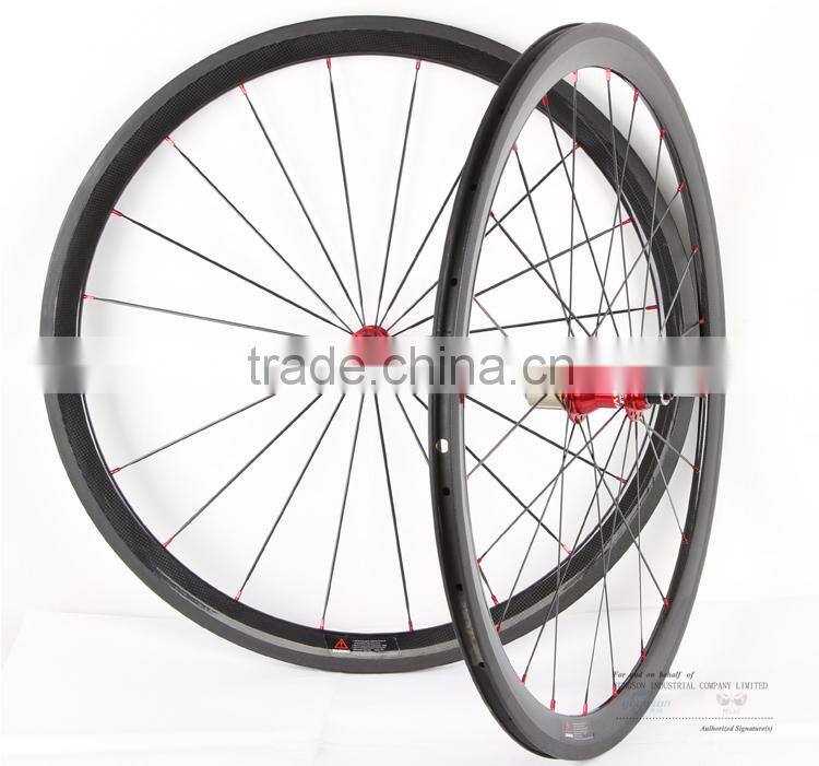 Good quality 700C*38mm Carbon Fiber Wheelset is suitable for the road bike