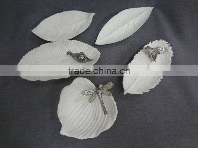 creative white porcelain bowls and plates