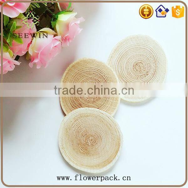 The round plate is a series of natural flower-bark engraving