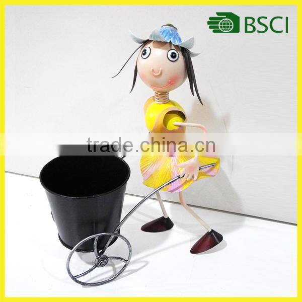 YS13288 a metal doll pushing a metal pot for garden decoration