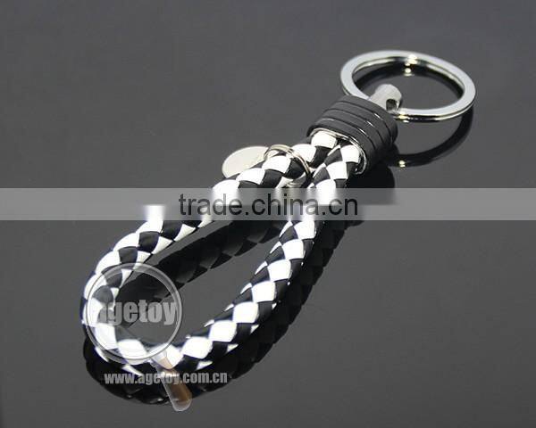 New Arrival Manual Hand Braided Rope Silver Zinc Alloy Metal Tag Braided Leather Cord Black White Leather Straps Weave Keychain