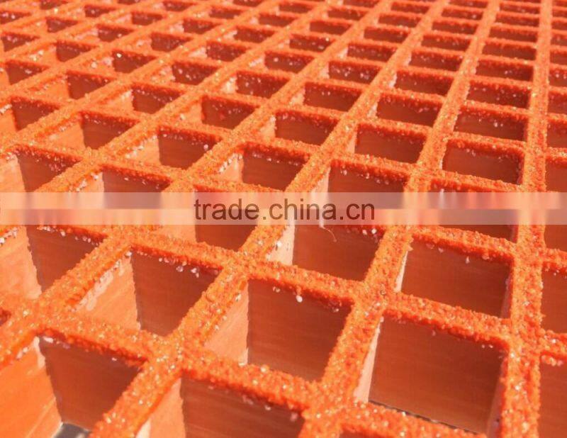 High Strength 38x38mm Mesh Light Weight Gritted Cover Fiberglass Grating For Footbridge