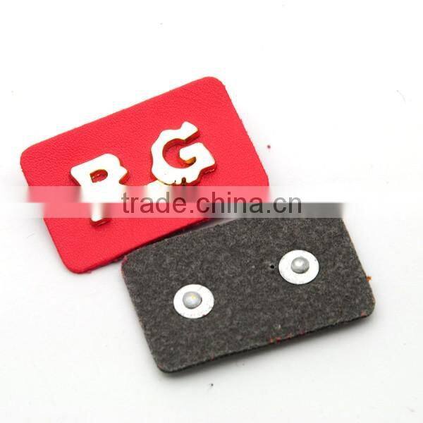 Black/red PU leather sew on patches with gold metal plates fashion clothing label for jeans/jacket PLB-010