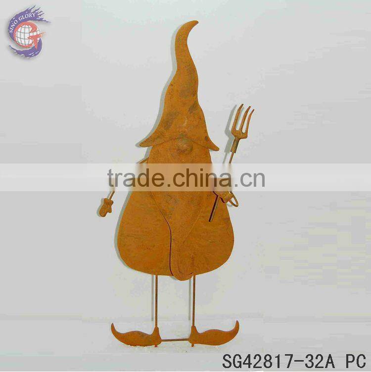 rust metal garden gnomes for decor