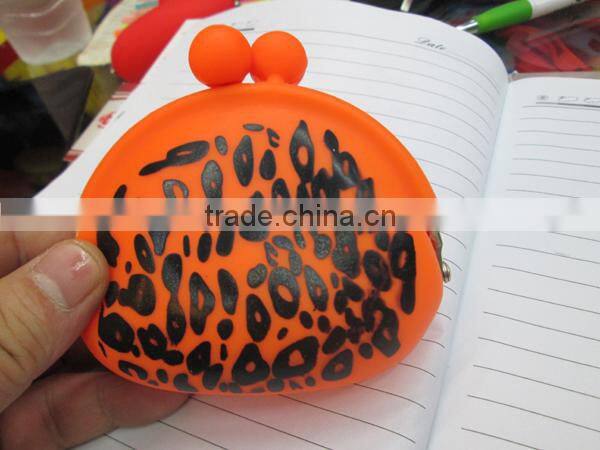 customized Leopard silicone pocket pouch as giveaways