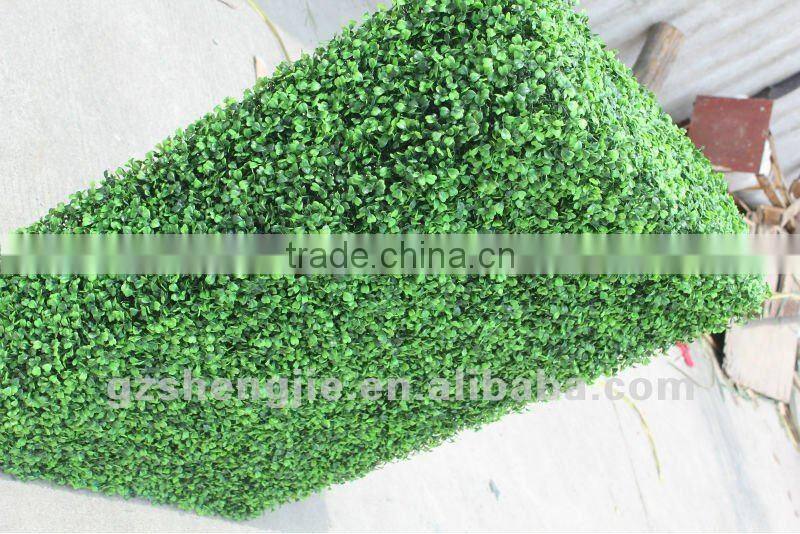 artificial hedge