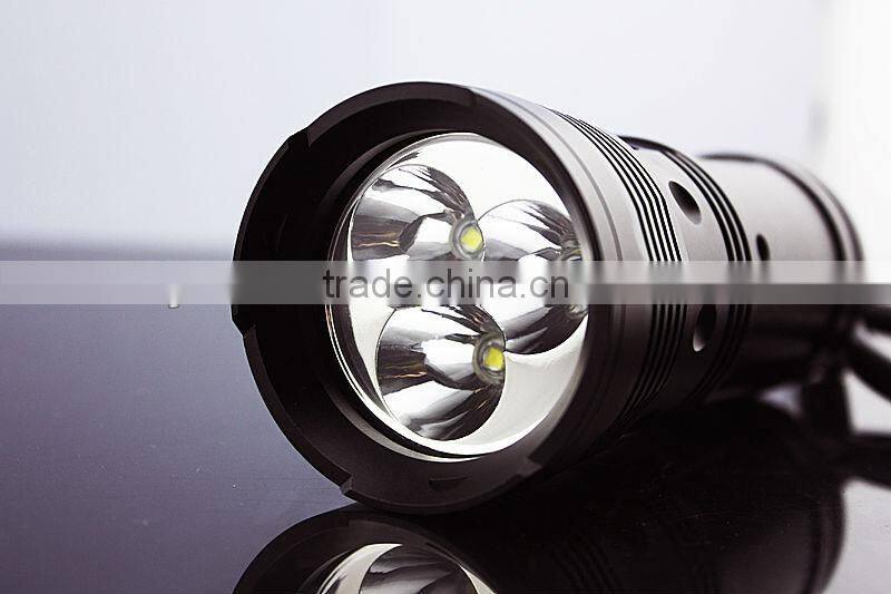 DY-D03 latest design diving light,30w XML-2 3500LUMEN,MAGNETIC CONTROL SWITCH,3PCS 3000MAH battery pack,runtime 2 hours,150meter
