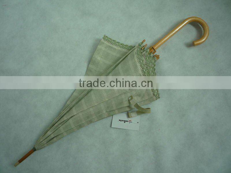 Ladies sun wooden umbrella with lace