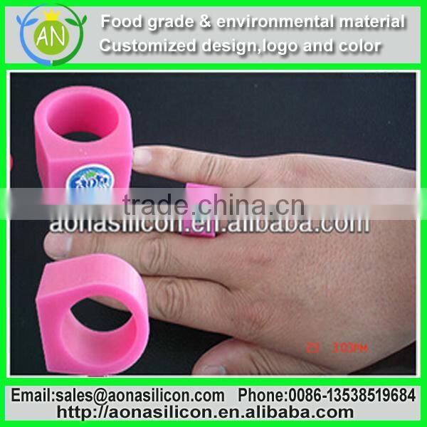 Popularly superior quality fashion girls embossed|debossed ink text logo silicone finger ring 2013 |welcome new OEM design|