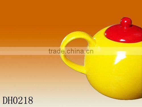 Factory direct wholesale 900ml Pigmented ceramic tea pot, yellow body with red lid