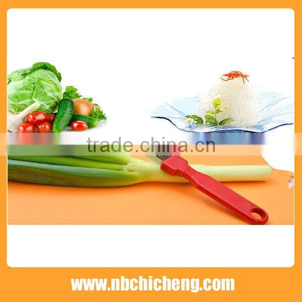 Multi- shredded onion knife