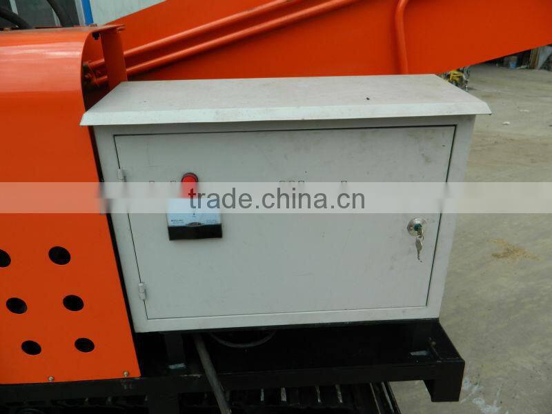 Excavating crawler mining loader tunnel mucking machine with scraper