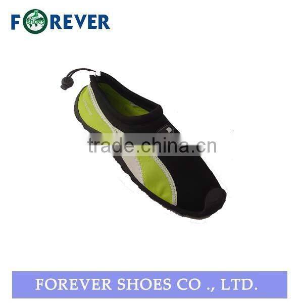 2014 anti-slip inflatable walk on water shoes aqua disposable water sports shoes