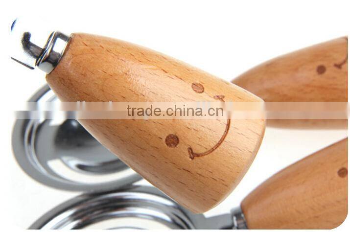 S5132 wooden handle smiling egg white separator