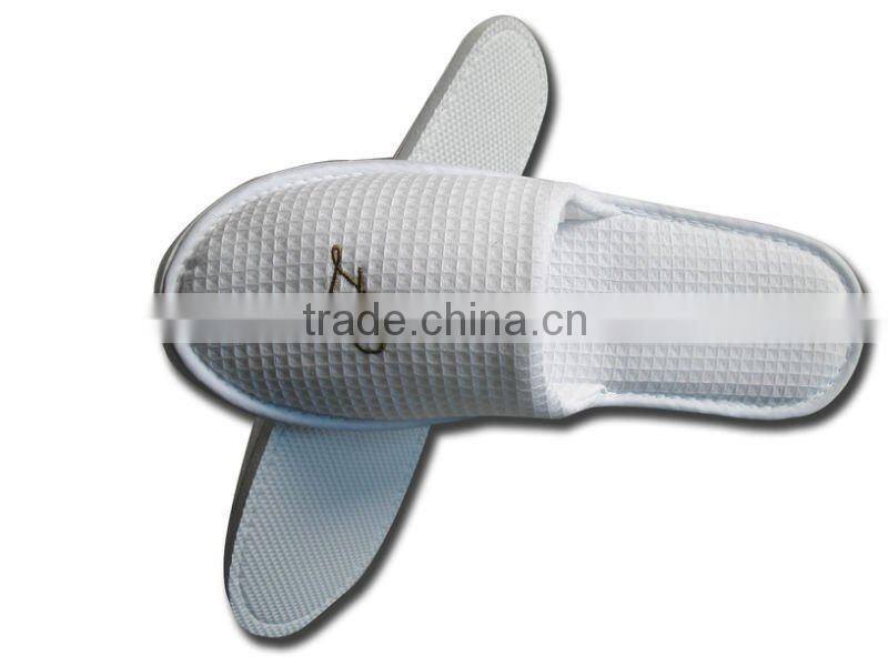 diamond waffle closed toe hotel slipper