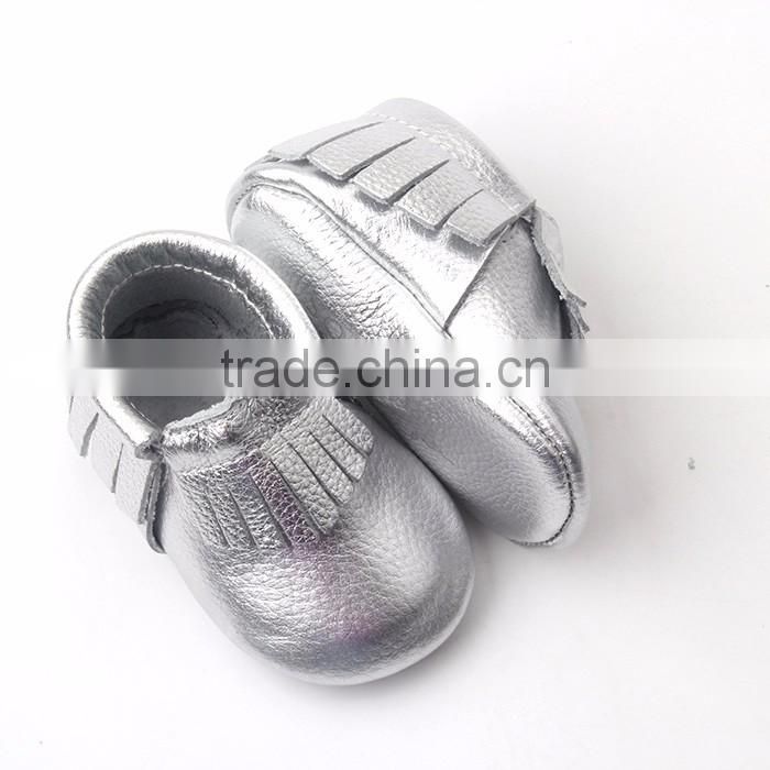 Latest design cheap leather wholesale baby moccasins shoes in china