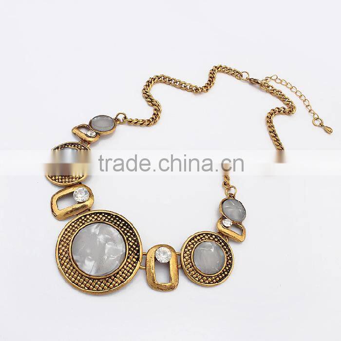 Vintage gold costume jewelry aulic style round gemstone necklace