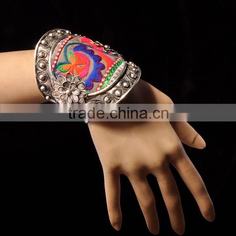 2016 new arrival cheap wholesale hmong bracelets vintage women bracelets