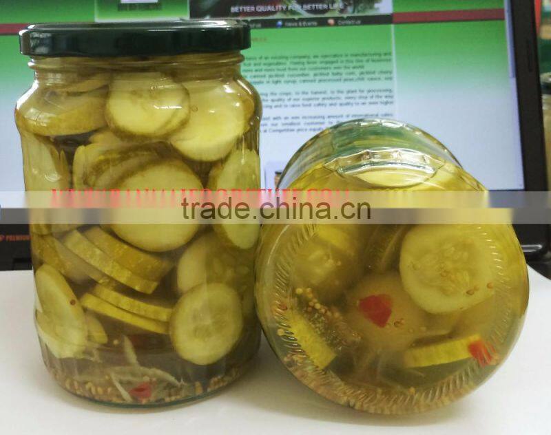 Pickled sliced cucumber in glass jar/tin