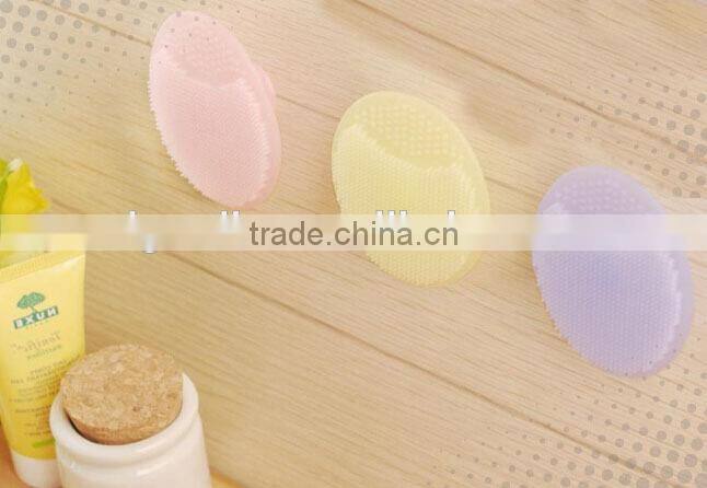 New design fashion amazing soft silicone makeup brush ,facial brush