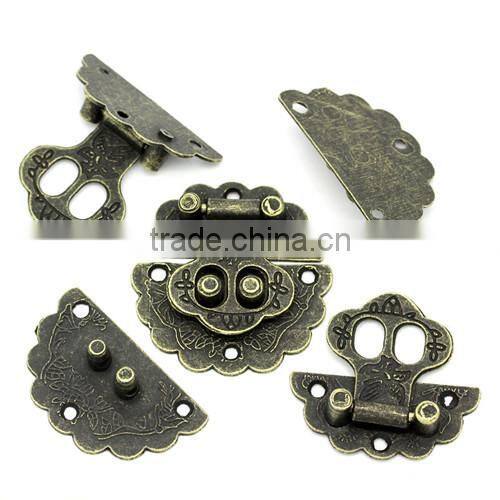 Antique Bronze Pattern Carved Wooden Case Lock 4cm x 4.1cm
