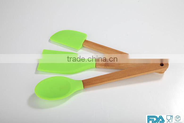 2015 neweast silicone spatula silicone cake & butter knife with wooden handle