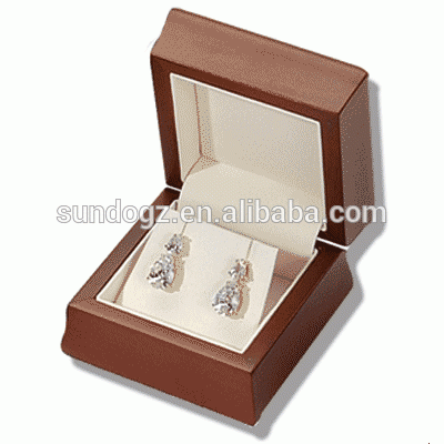 luxury red ear cuff box