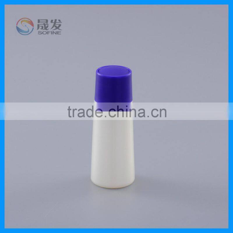 Small plastic container for cosmetic
