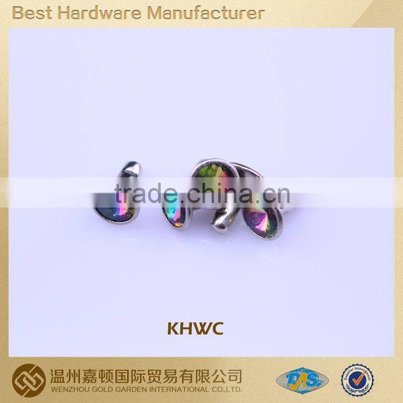 Fasteners on jeans rivets