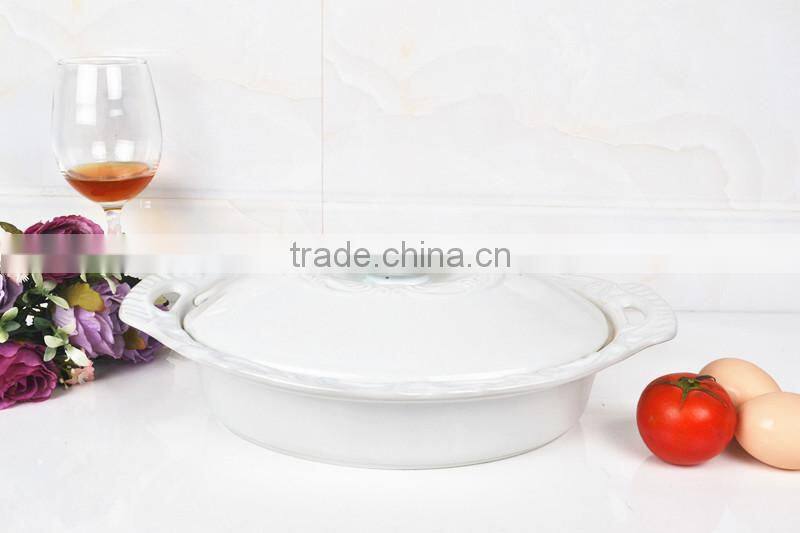 13.5" Oval porcelain baking tray with lid