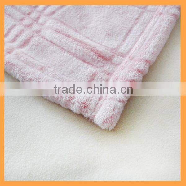 150D/288F 2013 plaid Warm roll Printed coral Fleece Blankets/Throws/pink fancy design cutting 100% polyester for home