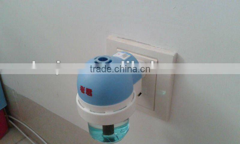 Electric mosquito vaporizer with liquid