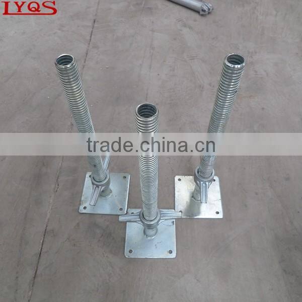 Adjustable base jack scaffolding leg