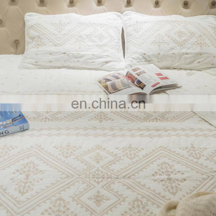 Wholesale customized color printed embroidered luxury bedding set 100% cotton