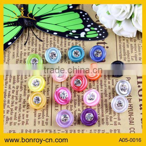 Good shinning wholesale rhinestone button