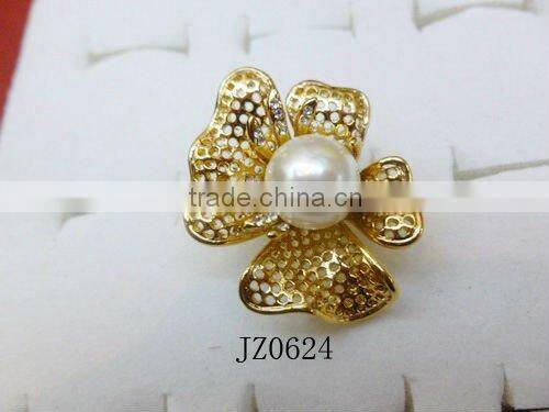gold finger flower shape pearl ring