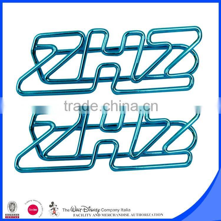 Spring clip type and metal material paper clip shaped letter
