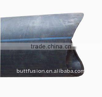 Arc-shape surface pipe cutter suit for cutting plastic pipes