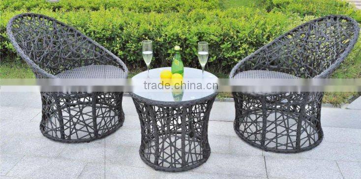 round garden table and chairs