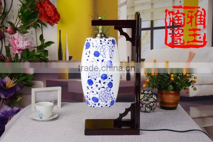 ceramic handpainted antique wooden table lamp for hotel