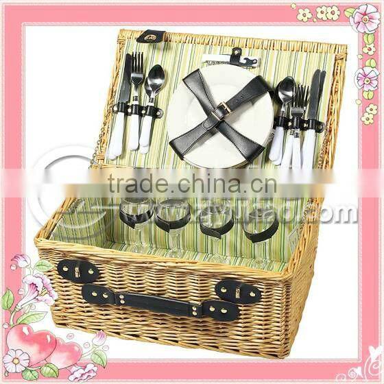 Eco-friendly Wicker Picnic Basket for 4 Persons