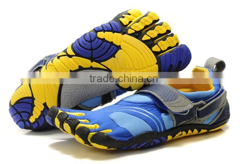 2015 climbing boot shoes for men shoes sport hiking finger shoes