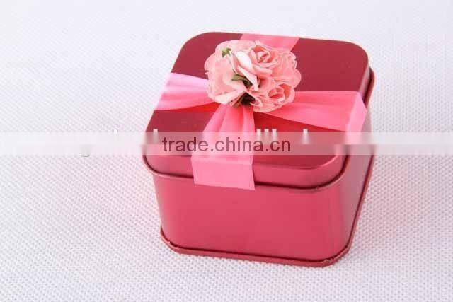 square metal with rose ribbon/gift box