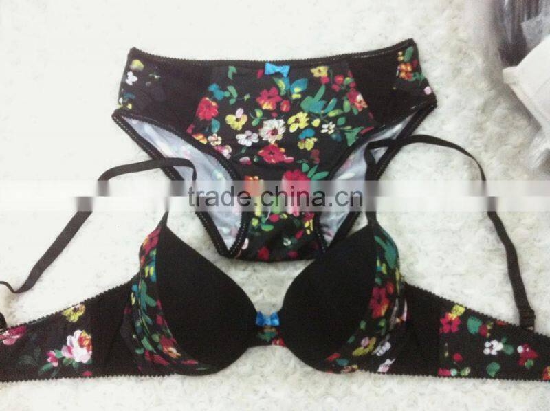 2017 New Design Fitness Attractive Bra Ladies Sexy Underwear fancy lace bra panty set