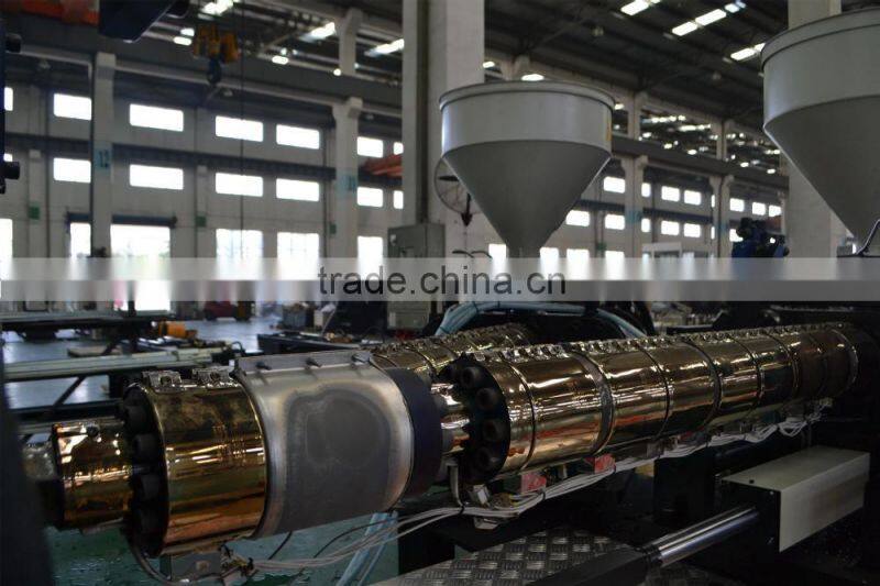 Automatic plastic cap injection molding machine