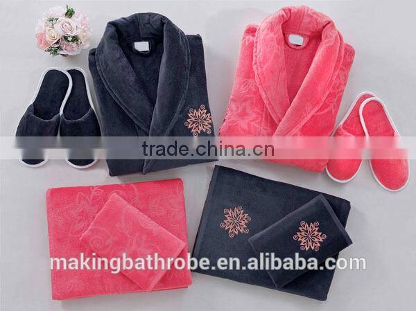Top quality latest fashion dresses bathrobe and towels set for spa