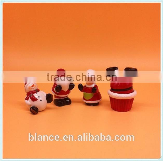 ceramic XMAS salt and pepper pots in Christmas design spice jar