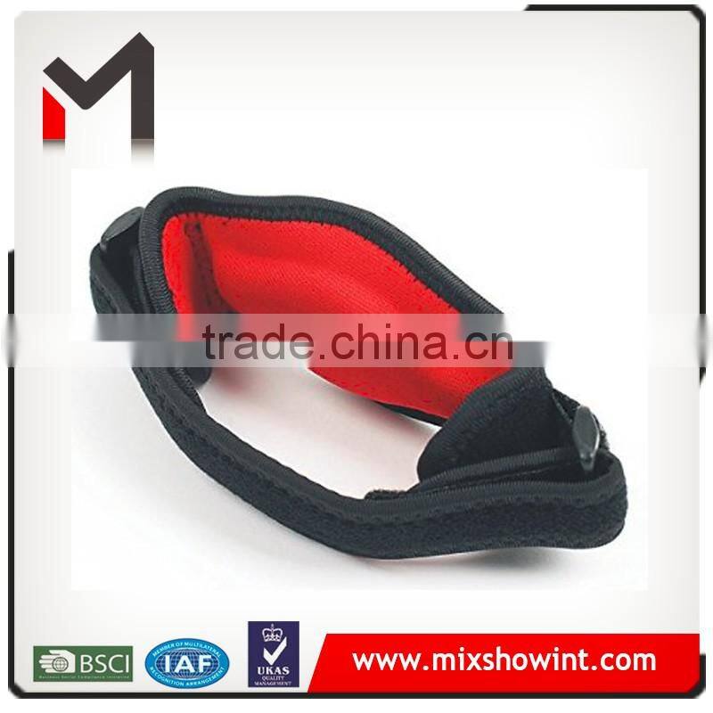 Neoprene tennis elbow brace with compression pad