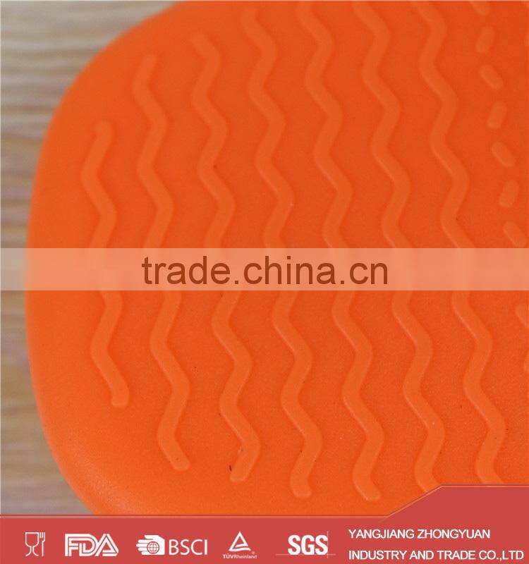 Custom design dog shape silicone household oven glove