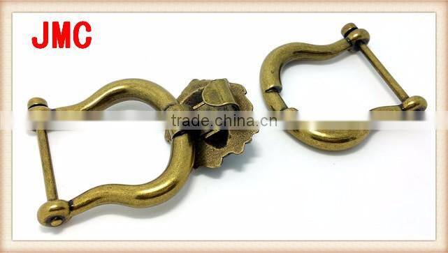 Retro fashion lion head buckle clasp